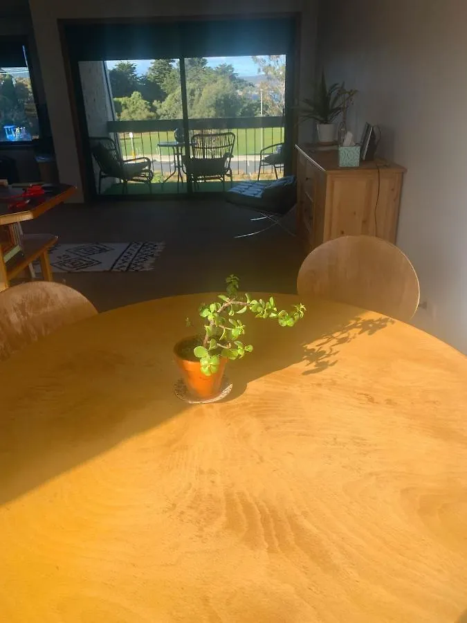 Apartamento 2 By The Beach, Sunny Stylish Beach Side Unit Hobart 0*,  Australia
