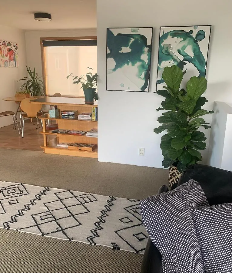 Apartamento 2 By The Beach, Sunny Stylish Beach Side Unit Hobart