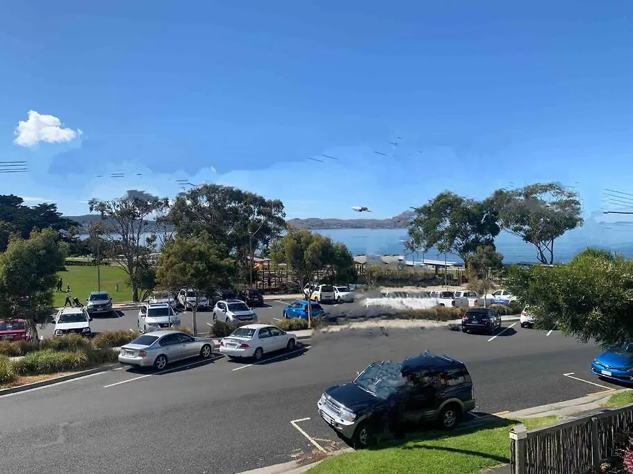 Apartamento 2 By The Beach, Sunny Stylish Beach Side Unit Hobart 0*,  Australia