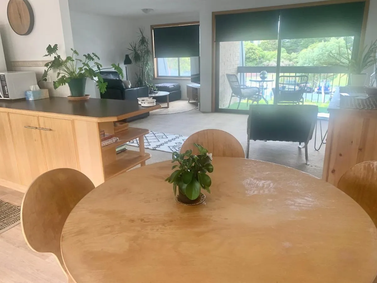 Apartamento 2 By The Beach, Sunny Stylish Beach Side Unit Hobart